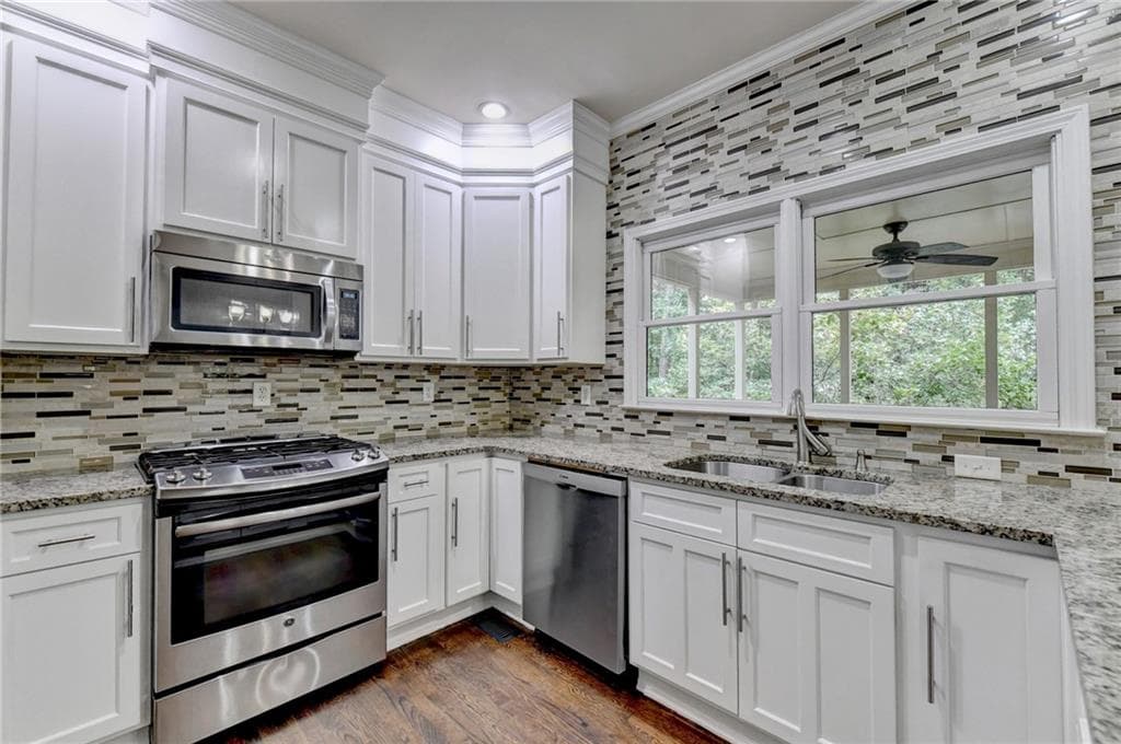 6 bedroom, 5 bathroom, 4,264 sq ft single family residence for sale at 4410 Landover Way, Suwanee, GA 30024 — photo 2