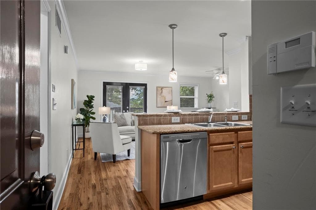 1 bedroom, 1 bathroom, 631 sq ft condominium for sale at 48 Peachtree Avenue 429, Atlanta, GA 30305 — photo 2