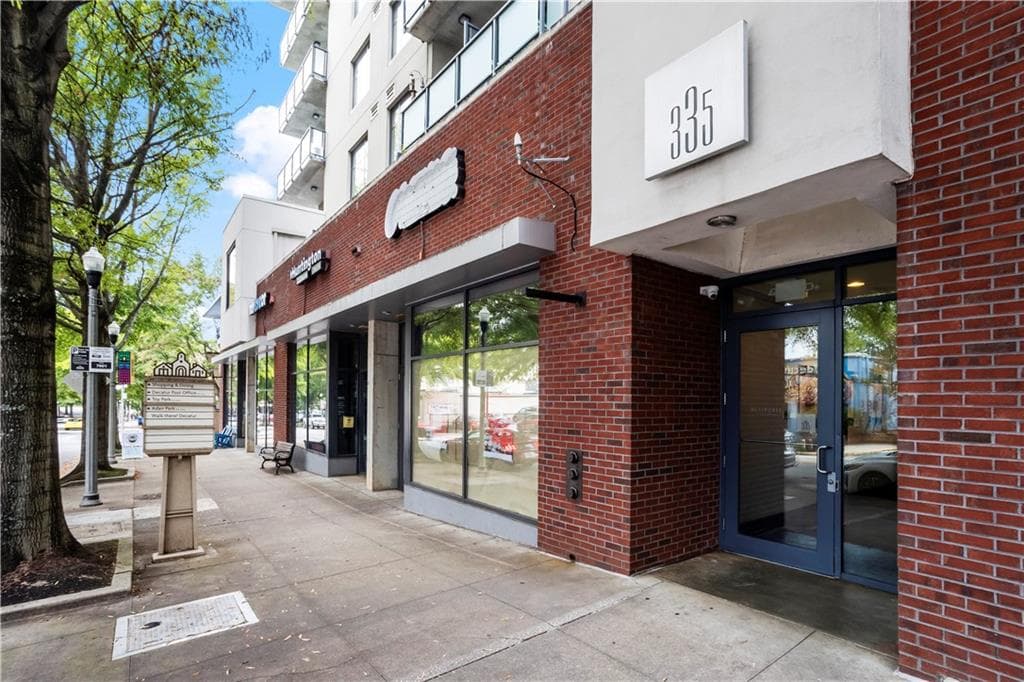 1 bedroom, 1 bathroom, 912 sq ft condominium for rent at 335 W Ponce De Leon Avenue 408, Decatur, GA 30030 for $2,000 a month — photo 1 of 24