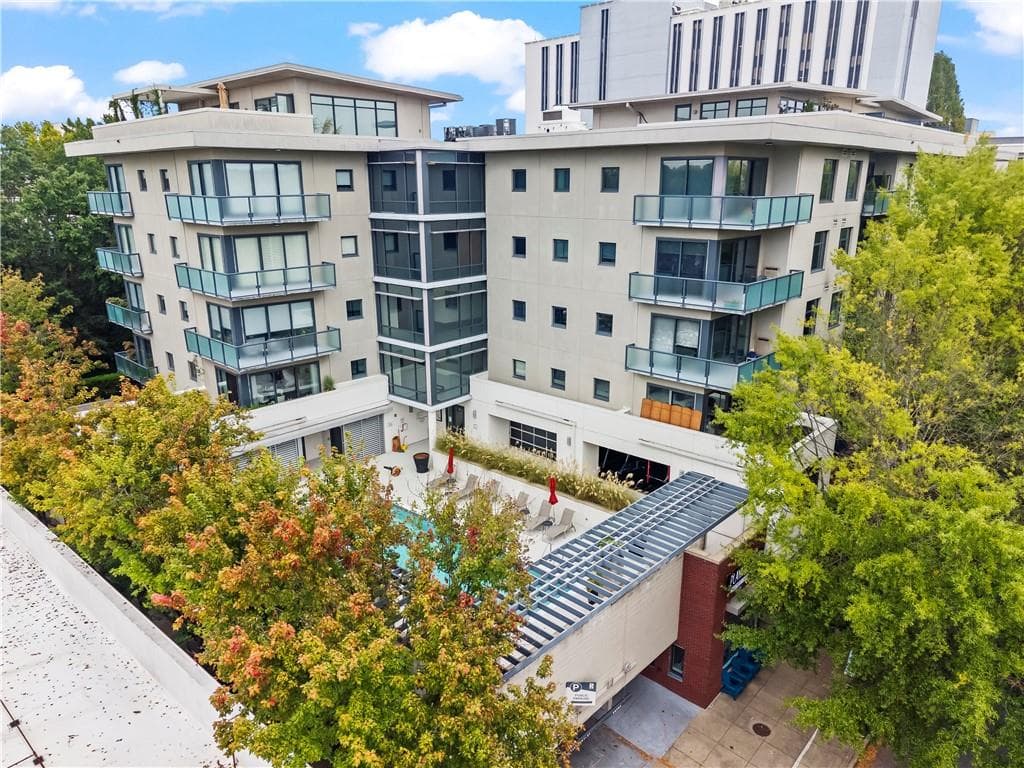 1 bedroom, 1 bathroom, 912 sq ft condominium for rent at 335 W Ponce De Leon Avenue 408, Decatur, GA 30030 for $2,000 a month — photo 2