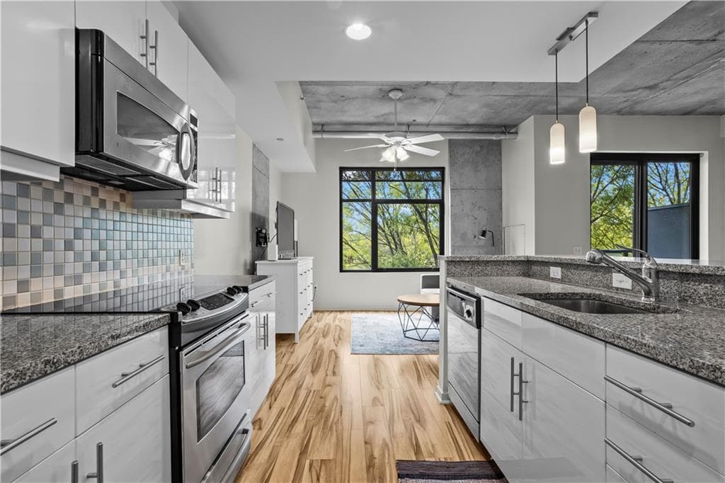 1 bedroom, 1 bathroom, 912 sq ft condominium for rent at 335 W Ponce De Leon Avenue 408, Decatur, GA 30030 for $2,000 a month — photo 9