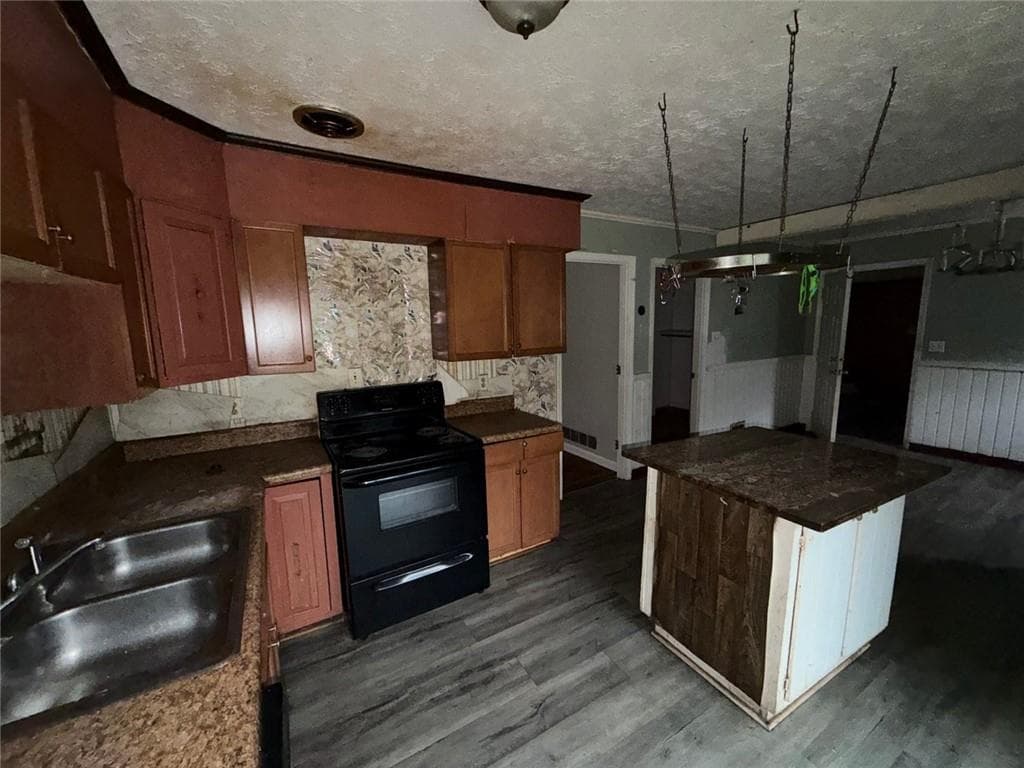 4 bedroom, 2 bathroom, 1,288 sq ft single family residence for sale at 1164 Azalea Circle, Marietta, GA 30062 — photo 4