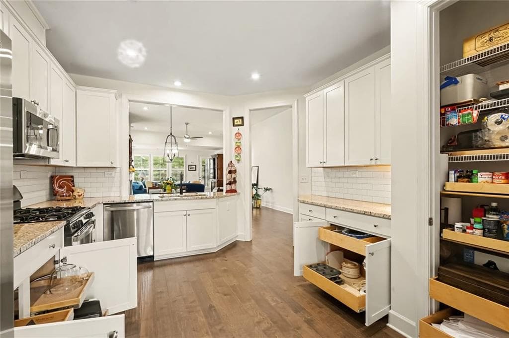 3 bedroom, 3 bathroom, 2,883 sq ft single family residence for sale at 188 Chatuge Drive, Hoschton, GA 30548 — photo 2