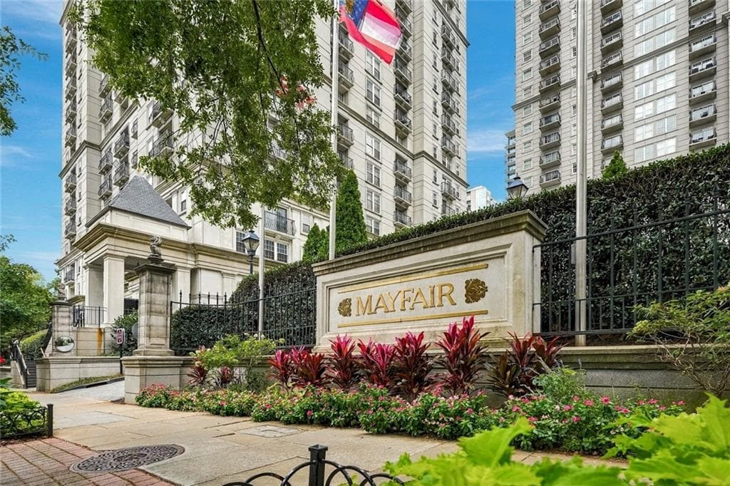 2 bedroom, 2 bathroom, 1,007 sq ft condominium for sale at 199 14th Street 1408, Atlanta, GA 30309 — photo 1 of 35