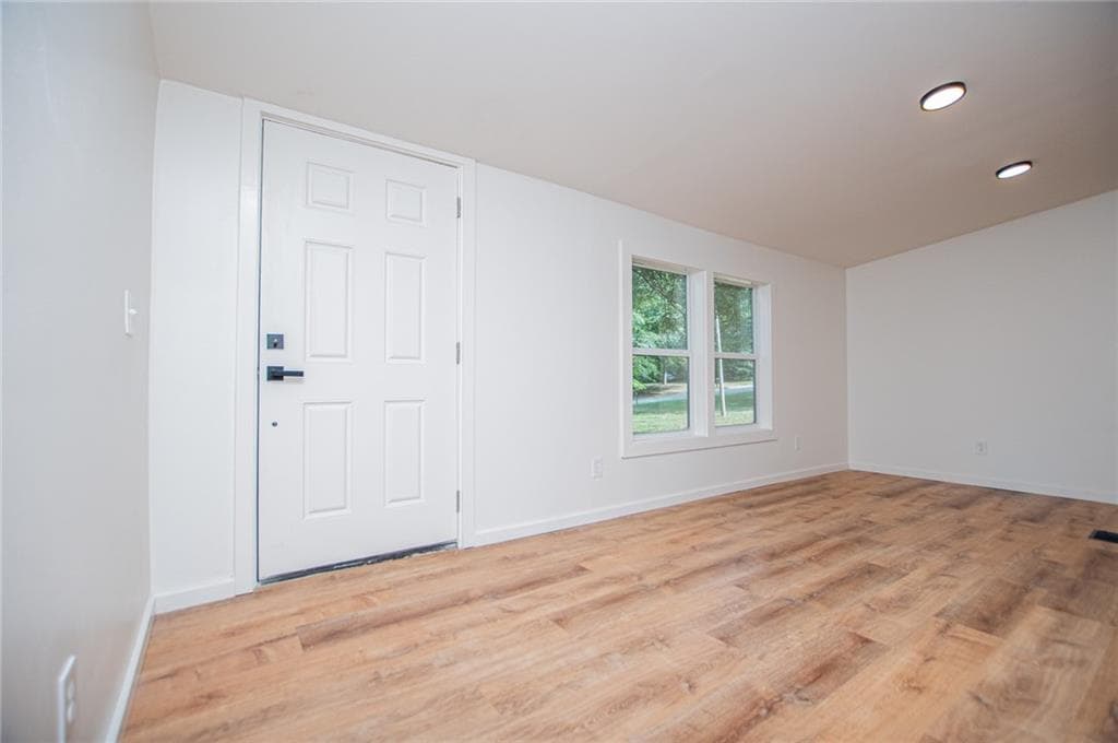 3 bedroom, 2 bathroom, 1,056 sq ft single family residence for sale at 77 Rock Springs Lake Drive, Carrollton, GA 30116 — photo 9