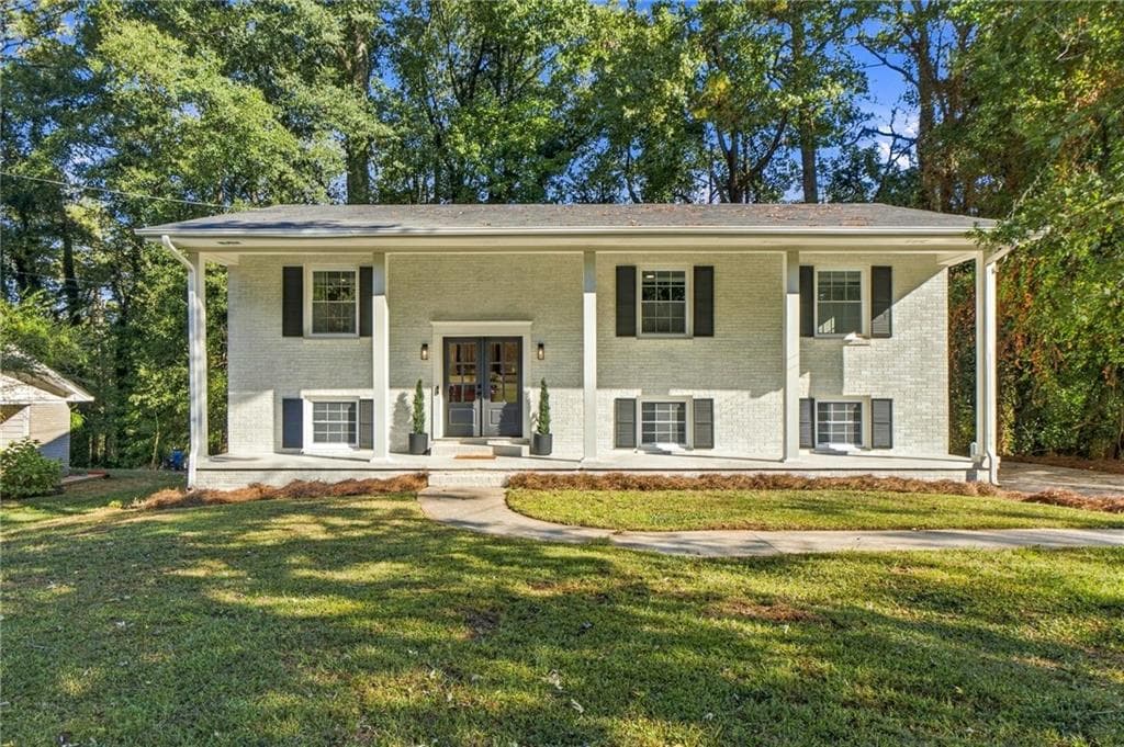 4 bedroom, 3 bathroom, 2,226 sq ft single family residence for sale at 2131 Chevy Chase Lane, Decatur, GA 30032 — photo 4