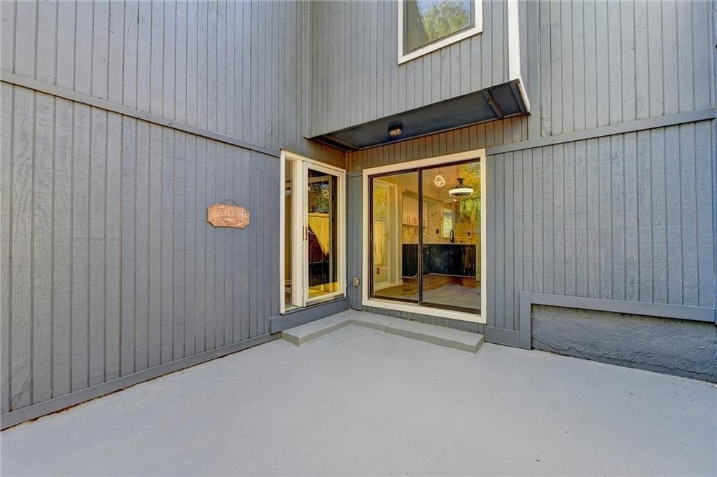 4 bedroom, 4 bathroom, 2,820 sq ft condominium for sale at 1039 Mariners Court, Stone Mountain, GA 30083 — photo 2