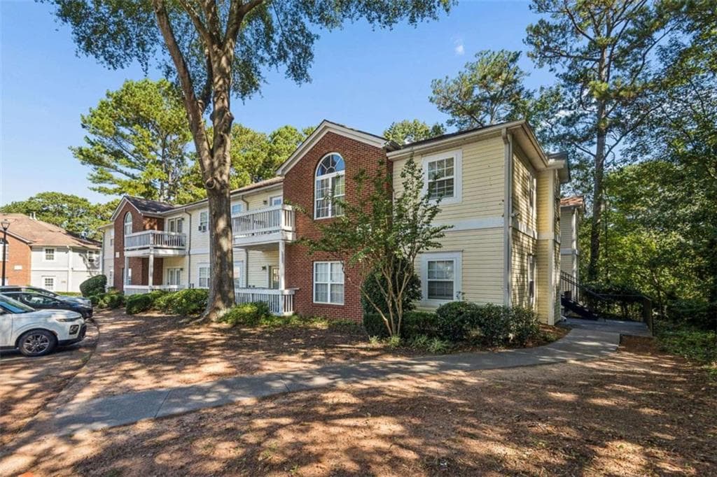 2 bedroom, 2 bathroom, 1,178 sq ft condominium for sale at 4331 Orchard Park Court 4331, Stone Mountain, GA 30083