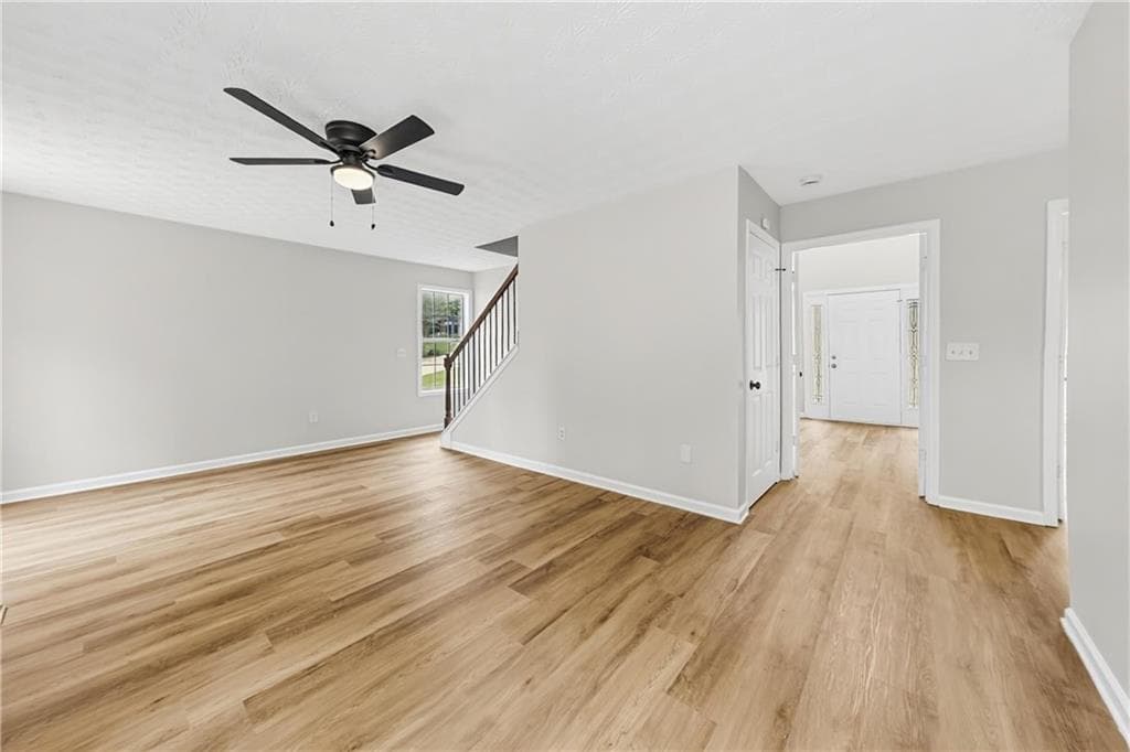 4 bedroom, 3 bathroom, 2,694 sq ft single family residence for sale at 175 Championship Court, Fayetteville, GA 30215 — photo 4