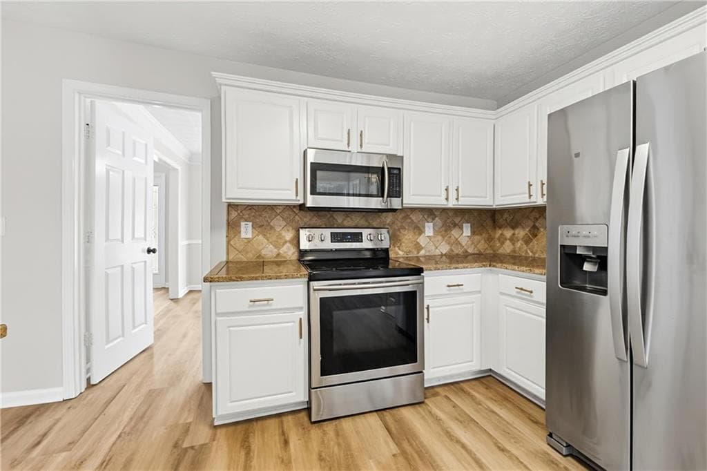 4 bedroom, 3 bathroom, 2,694 sq ft single family residence for sale at 175 Championship Court, Fayetteville, GA 30215 — photo 6