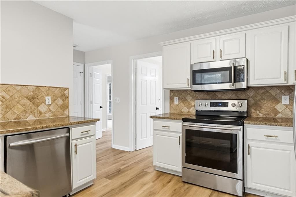 4 bedroom, 3 bathroom, 2,694 sq ft single family residence for sale at 175 Championship Court, Fayetteville, GA 30215 — photo 7