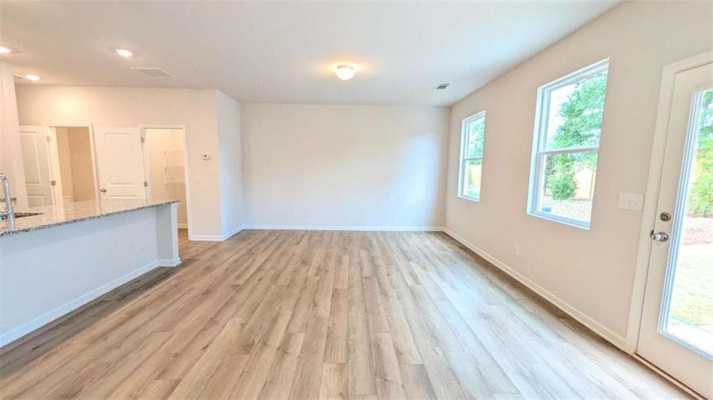 3 bedroom, 3 bathroom, 1,734 sq ft single family residence for sale at 525 Hayes Lane, Canton, GA 30115 — photo 9
