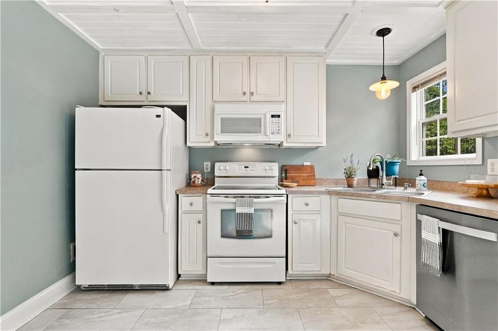 3 bedroom, 3 bathroom, 2,268 sq ft single family residence for sale at 196 W Scott Court, Fairmount, GA 30139 — photo 9