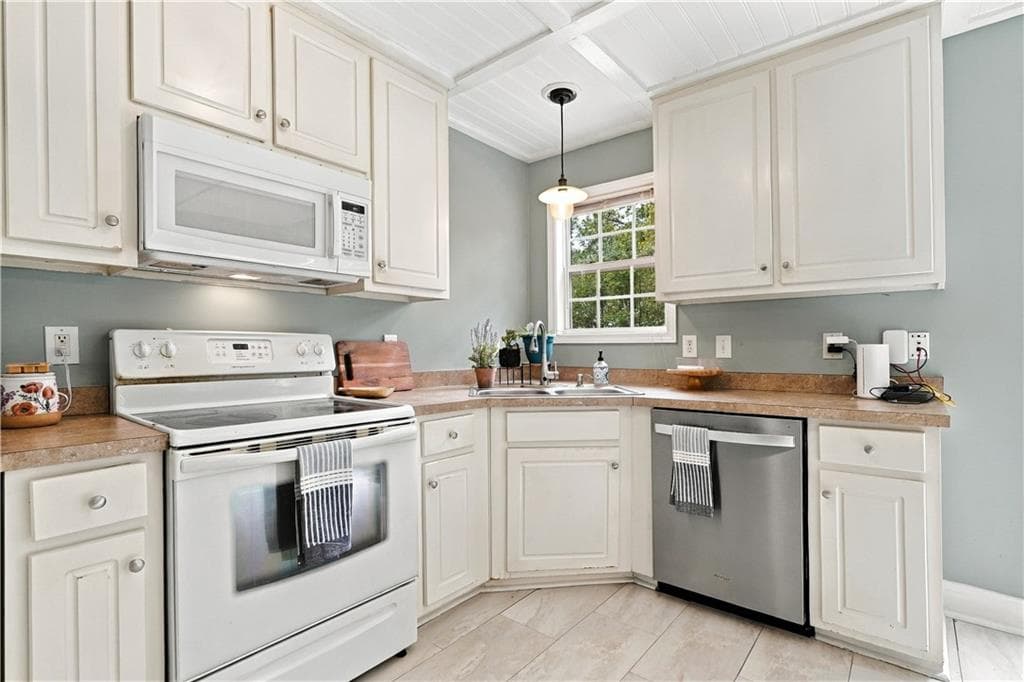 3 bedroom, 3 bathroom, 2,268 sq ft single family residence for sale at 196 W Scott Court, Fairmount, GA 30139 — photo 10