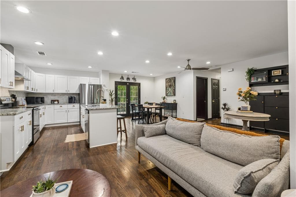 3 bedroom, 2 bathroom, 1,701 sq ft single family residence for sale at 2127 Garden Circle, Decatur, GA 30032 — photo 6