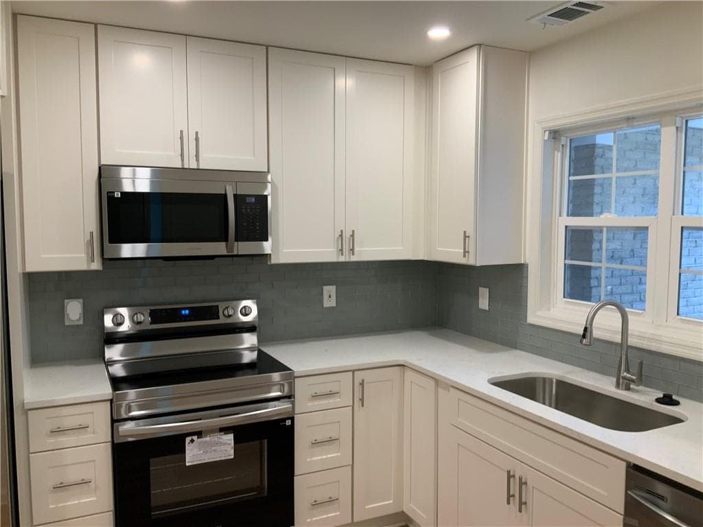 2 bedroom, 3 bathroom, 1,602 sq ft condominium for sale at 5440 Chemin De Vie, Sandy Springs, GA 30342 — photo 6