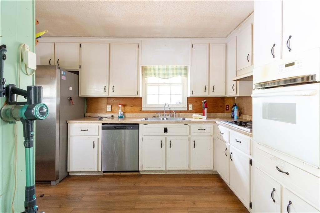 3 bedroom, 2 bathroom, 1,365 sq ft single family residence for sale at 2255 Williams Lane, Cumming, GA 30028 — photo 3