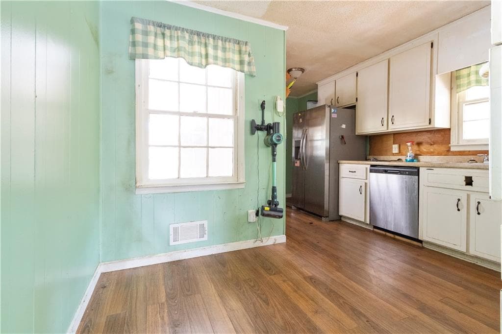 3 bedroom, 2 bathroom, 1,365 sq ft single family residence for sale at 2255 Williams Lane, Cumming, GA 30028 — photo 4