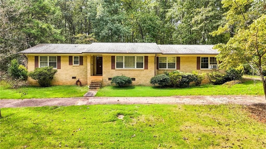 3 bedroom, 2 bathroom, 2,196 sq ft single family residence for sale at 188 Fieldstone Lane, Covington, GA 30016