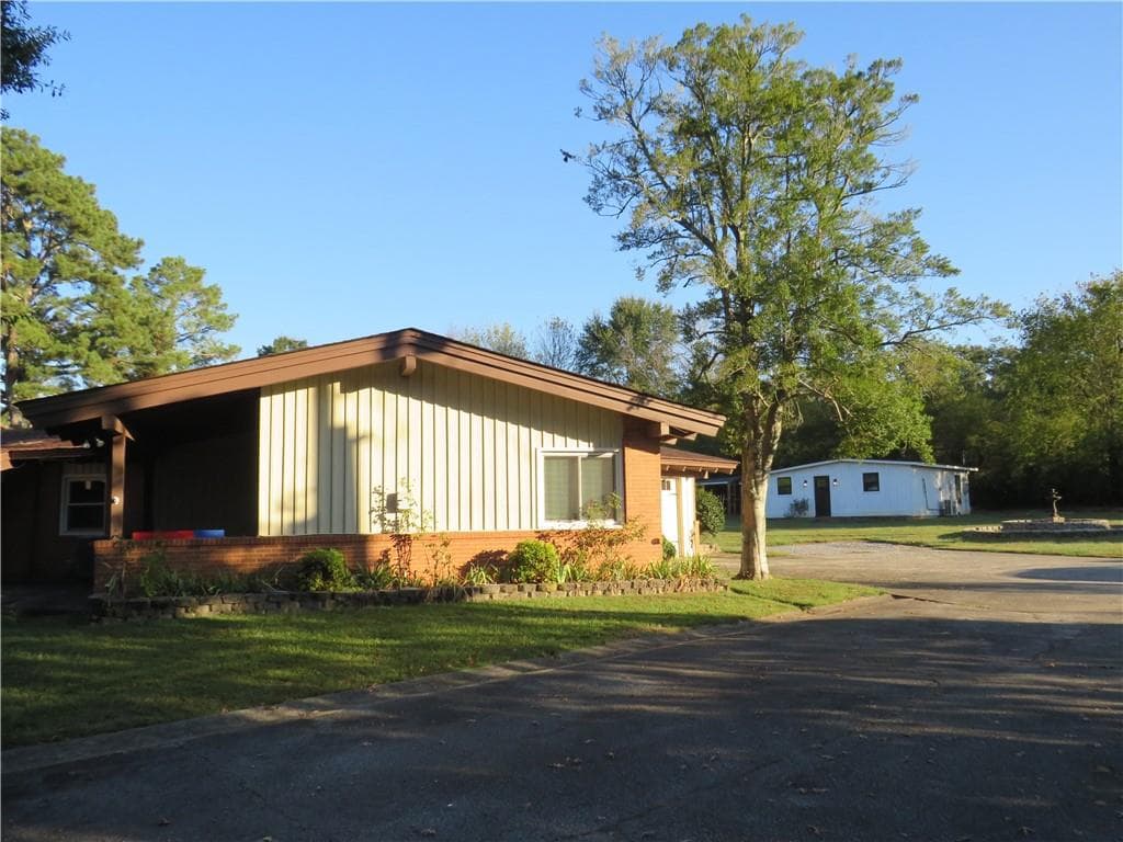 3 bedroom, 3 bathroom, 3,279 sq ft single family residence for sale at 1020 Cave Springs Road, Cedartown, GA 30125 — photo 6