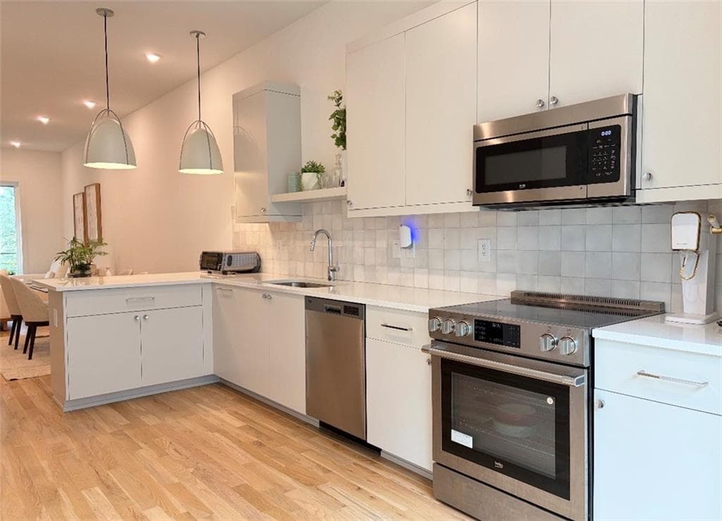 2 bedroom, 3 bathroom, 1,438 sq ft townhouse for rent at 2199 Lenox Road, Atlanta, GA 30324 for $3,200 a month — photo 4