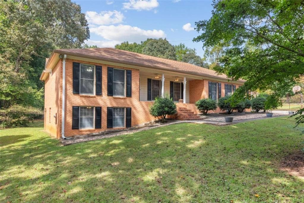 5 bedroom, 4 bathroom, 3,865 sq ft single family residence for sale at 2570 Benton Drive, Jonesboro, GA 30236 — photo 2