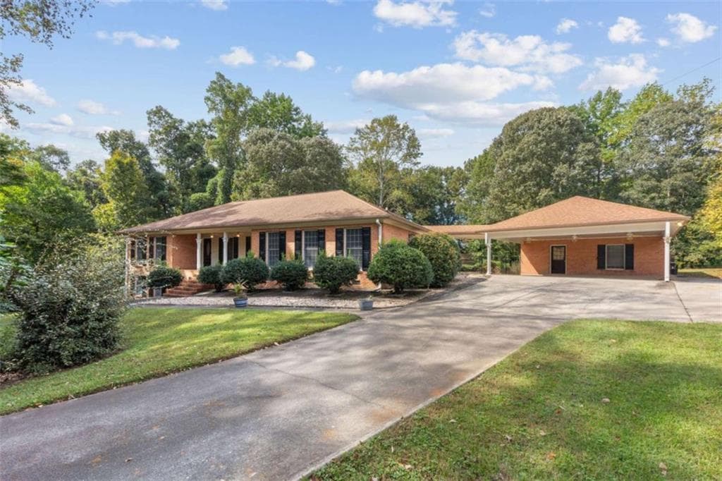 5 bedroom, 4 bathroom, 3,865 sq ft single family residence for sale at 2570 Benton Drive, Jonesboro, GA 30236 — photo 3