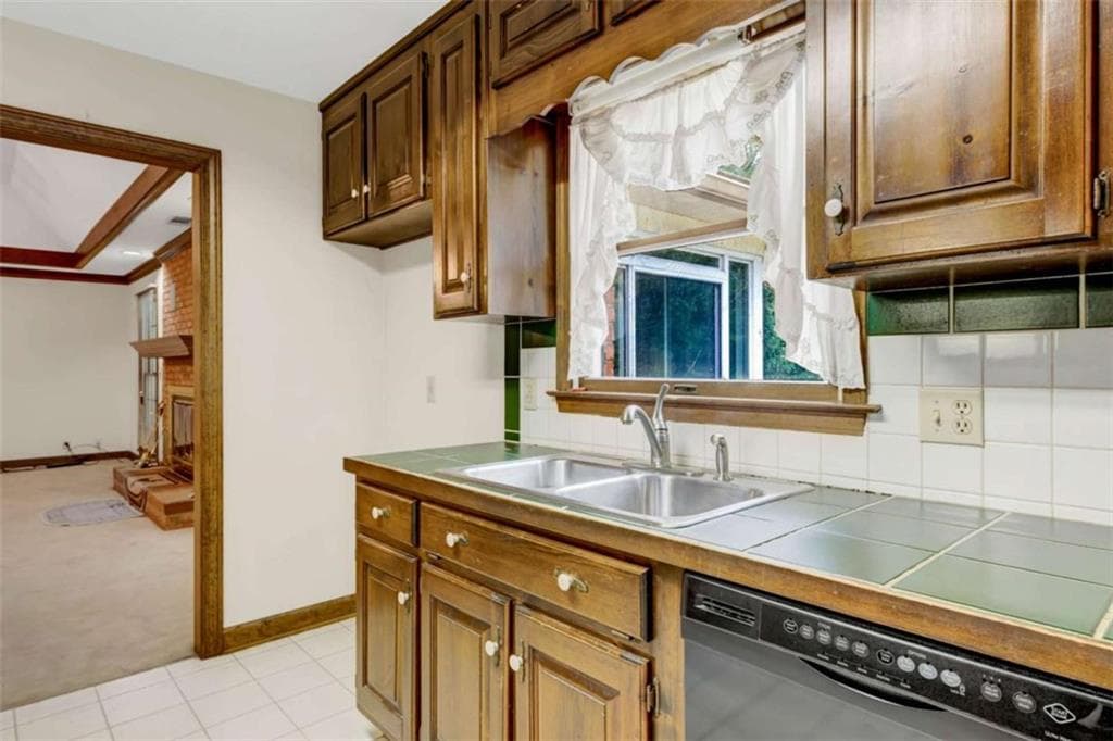 5 bedroom, 4 bathroom, 3,865 sq ft single family residence for sale at 2570 Benton Drive, Jonesboro, GA 30236 — photo 9