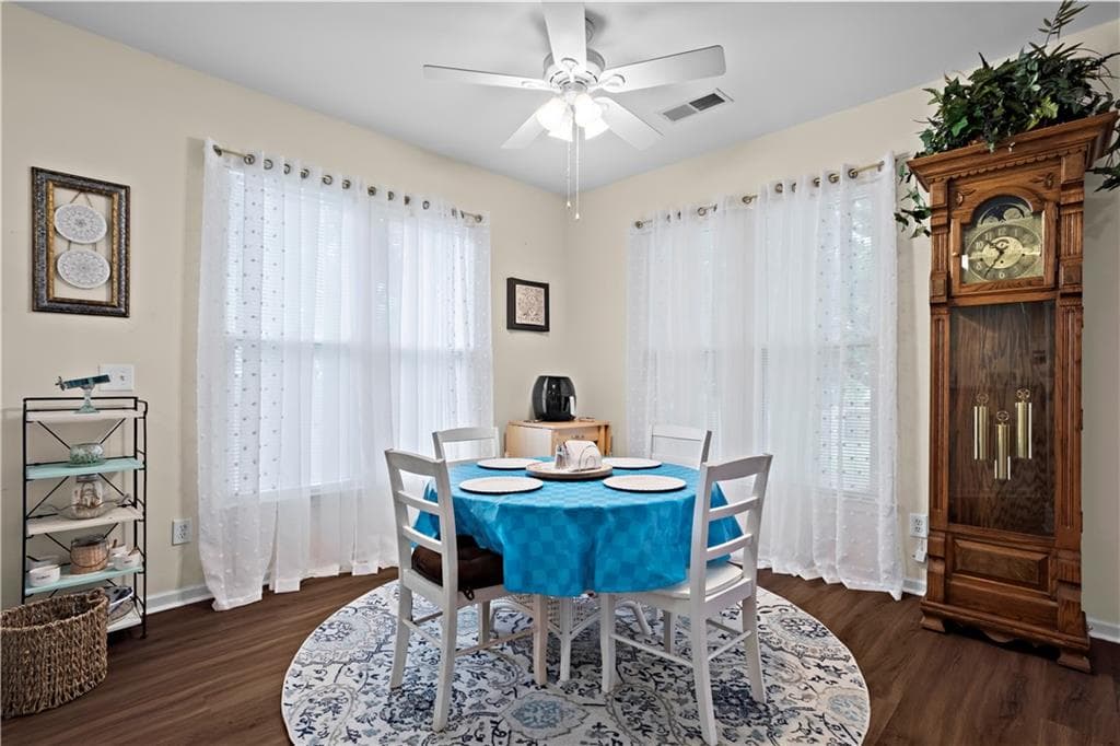 3 bedroom, 2 bathroom, 2,101 sq ft single family residence for sale at 2014 Devonhurst Drive, Powder Springs, GA 30127 — photo 10