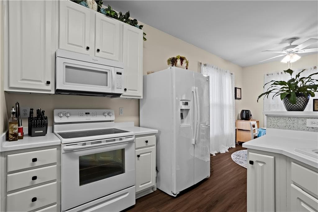 3 bedroom, 2 bathroom, 2,101 sq ft single family residence for sale at 2014 Devonhurst Drive, Powder Springs, GA 30127 — photo 7