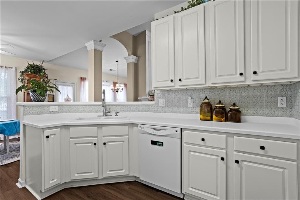3 bedroom, 2 bathroom, 2,101 sq ft single family residence for sale at 2014 Devonhurst Drive, Powder Springs, GA 30127 — photo 6
