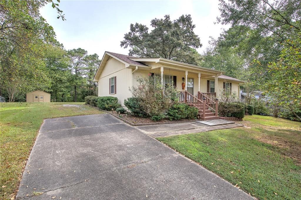 3 bedroom, 1 bathroom, 1,134 sq ft single family residence for sale at 255 State Highway 20 Spur, Cartersville, GA 30121 — photo 2