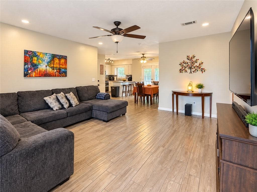 3 bedroom, 3 bathroom, 1,391 sq ft single family residence for sale at 6 Shallowford Court, Rome, GA 30165 — photo 3