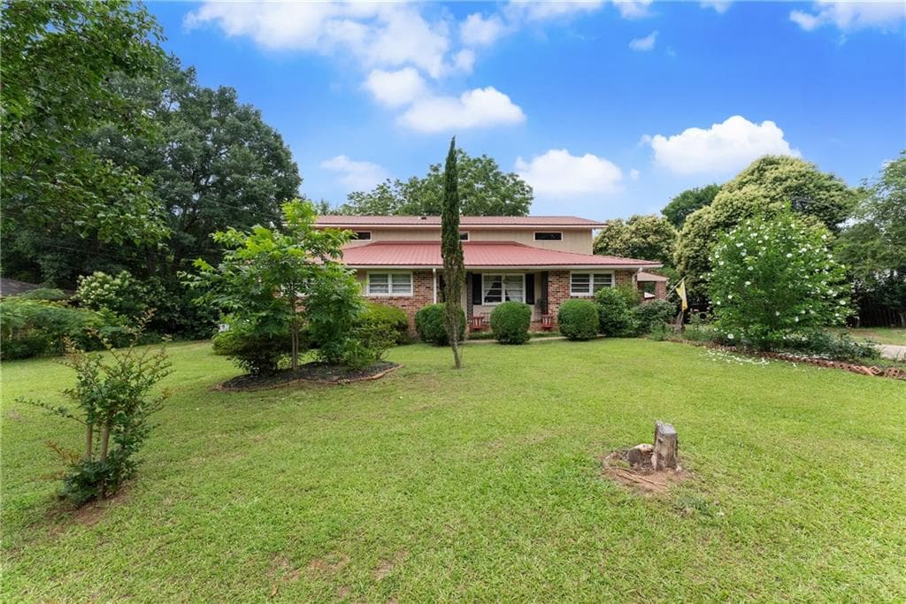 7 bedroom, 3 bathroom, 3,747 sq ft single family residence for sale at 157 Glendale Heights, Winterville, GA 30683 — photo 2