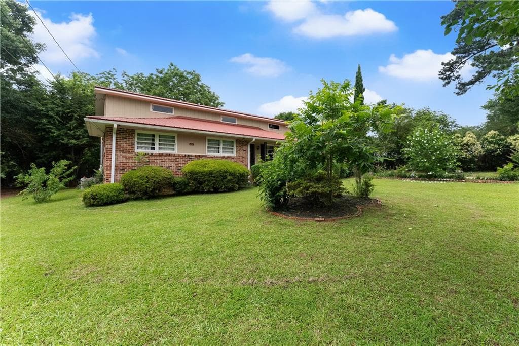 7 bedroom, 3 bathroom, 3,747 sq ft single family residence for sale at 157 Glendale Heights, Winterville, GA 30683 — photo 5