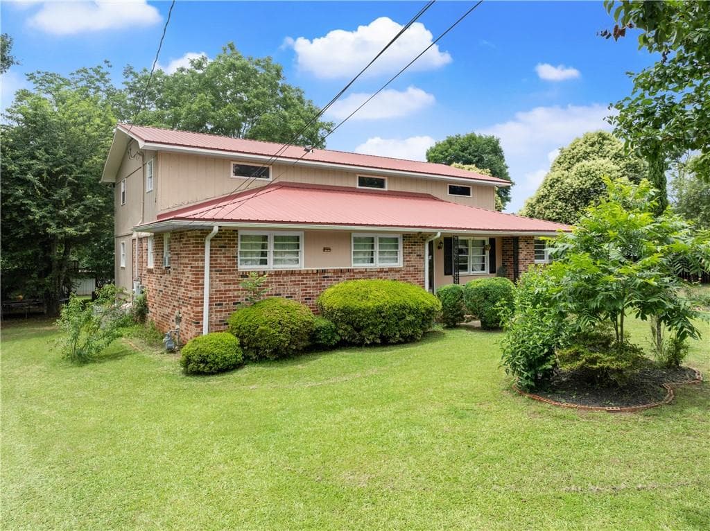 7 bedroom, 3 bathroom, 3,747 sq ft single family residence for sale at 157 Glendale Heights, Winterville, GA 30683 — photo 7