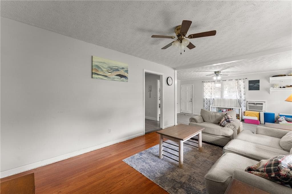 7 bedroom, 3 bathroom, 3,747 sq ft single family residence for sale at 157 Glendale Heights, Winterville, GA 30683 — photo 9