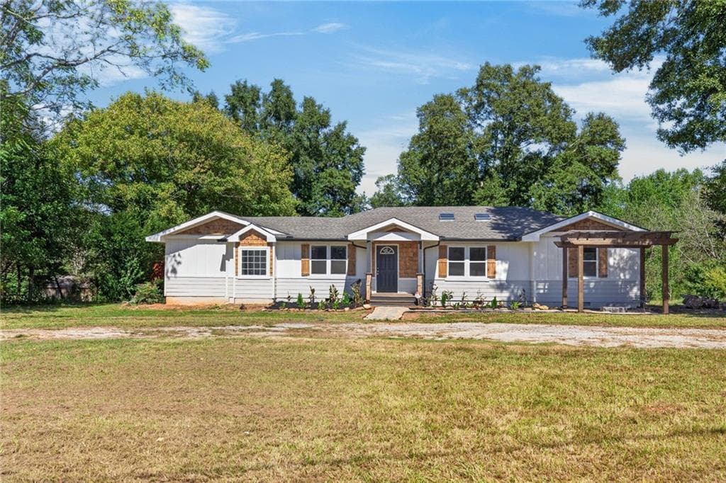 3 bedroom, 2 bathroom, 1,652 sq ft single family residence for sale at 813 Bowdon Tyus Road, Bowdon, GA 30108