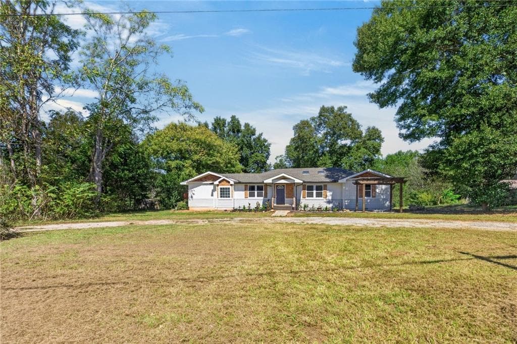 3 bedroom, 2 bathroom, 1,652 sq ft single family residence for sale at 813 Bowdon Tyus Road, Bowdon, GA 30108 — photo 2