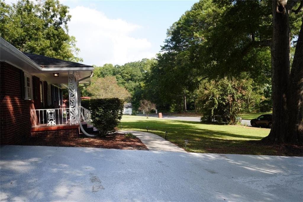 3 bedroom, 2 bathroom, 1,500 sq ft single family residence for sale at 1156 Clydedale Drive, Clarkston, GA 30021 — photo 4