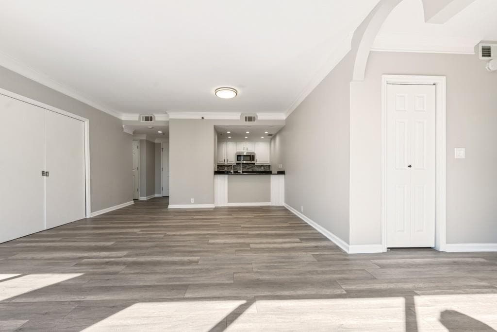 2 bedroom, 2 bathroom, 1,265 sq ft condominium for sale at 3481 Lakeside Drive 2303, Atlanta, GA 30326 — photo 9