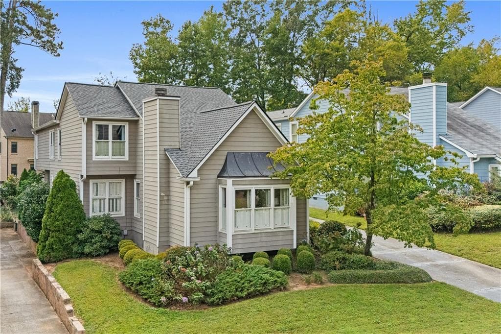 3 bedroom, 3 bathroom, 2,212 sq ft single family residence for sale at 1055 Club Place, Atlanta, GA 30319 — photo 2