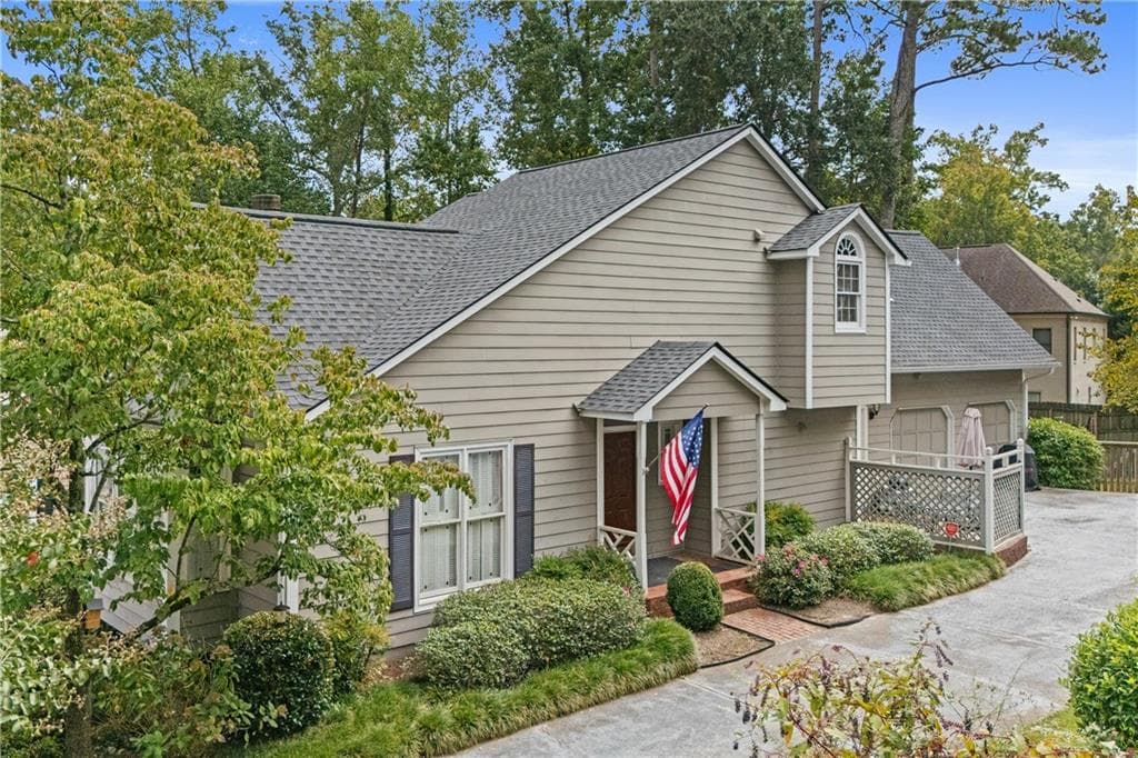 3 bedroom, 3 bathroom, 2,212 sq ft single family residence for sale at 1055 Club Place, Atlanta, GA 30319 — photo 3