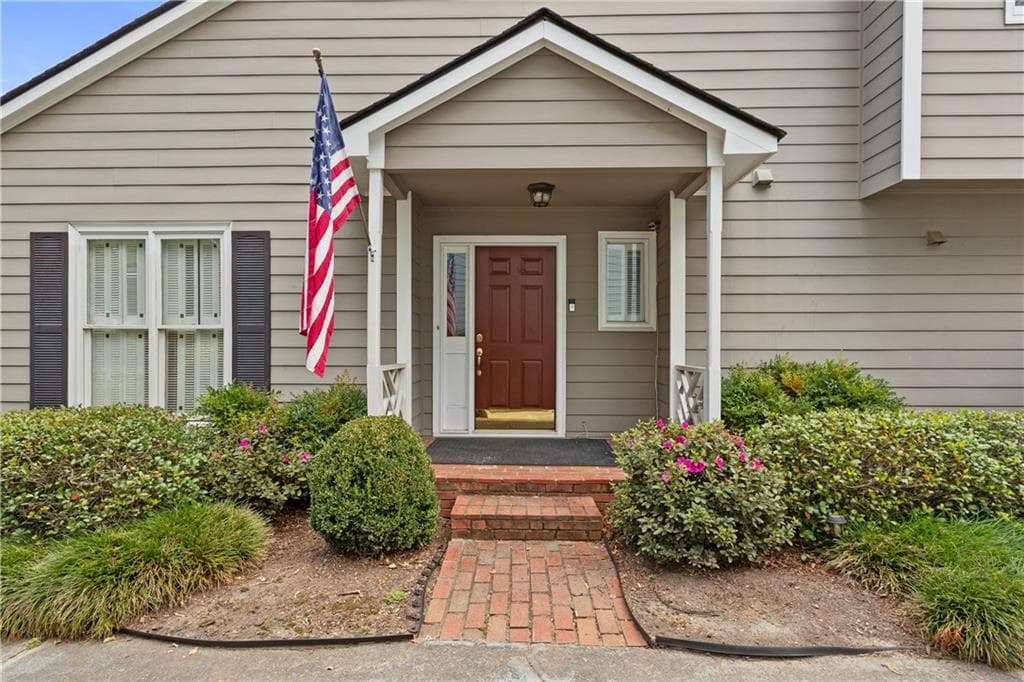 3 bedroom, 3 bathroom, 2,212 sq ft single family residence for sale at 1055 Club Place, Atlanta, GA 30319 — photo 4