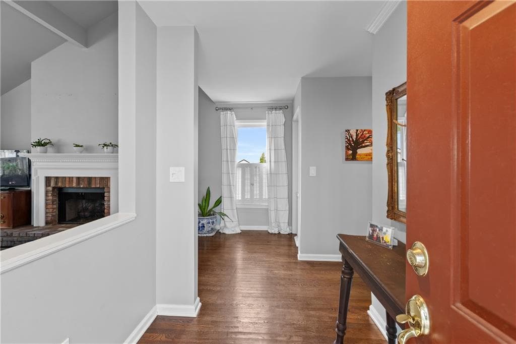 3 bedroom, 3 bathroom, 2,212 sq ft single family residence for sale at 1055 Club Place, Atlanta, GA 30319 — photo 5