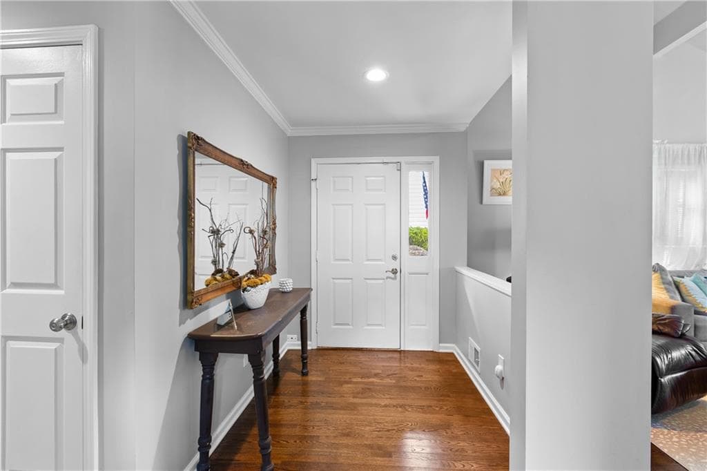 3 bedroom, 3 bathroom, 2,212 sq ft single family residence for sale at 1055 Club Place, Atlanta, GA 30319 — photo 6