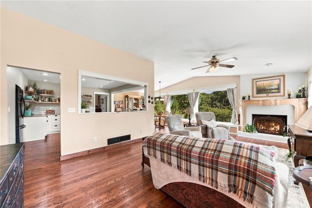 2 bedroom, 1 bathroom, 1,876 sq ft single family residence for sale at 142 Collett Drive, Canton, GA 30115 — photo 3