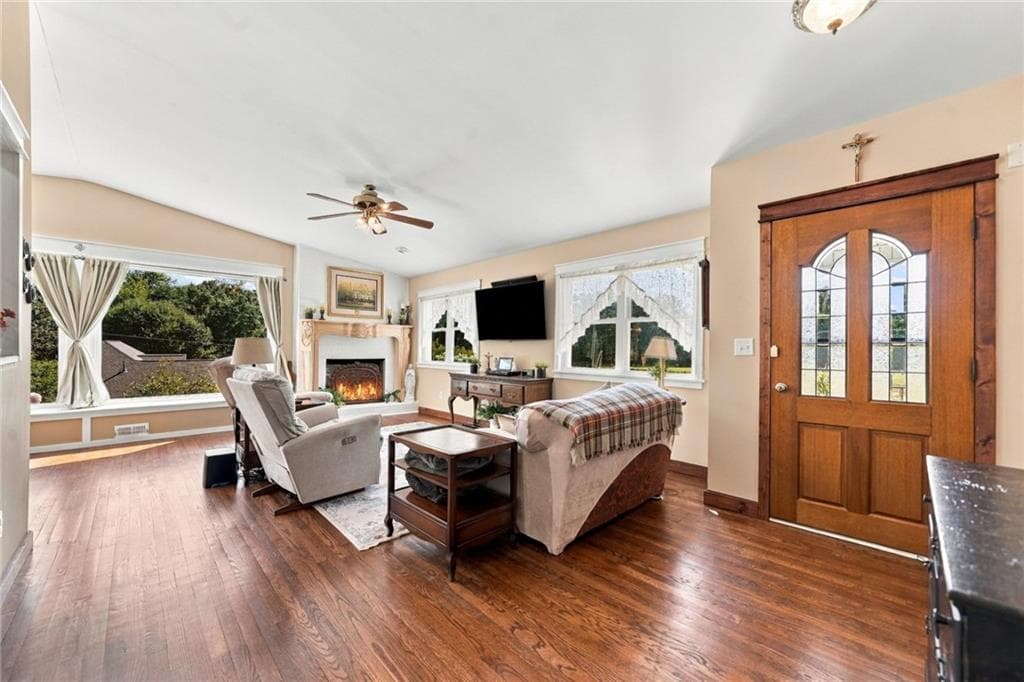 2 bedroom, 1 bathroom, 1,876 sq ft single family residence for sale at 142 Collett Drive, Canton, GA 30115 — photo 4