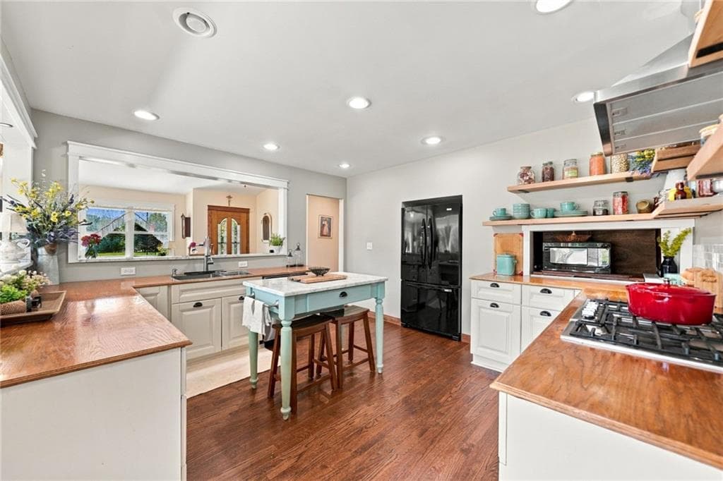 2 bedroom, 1 bathroom, 1,876 sq ft single family residence for sale at 142 Collett Drive, Canton, GA 30115 — photo 9