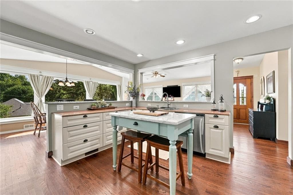2 bedroom, 1 bathroom, 1,876 sq ft single family residence for sale at 142 Collett Drive, Canton, GA 30115 — photo 10